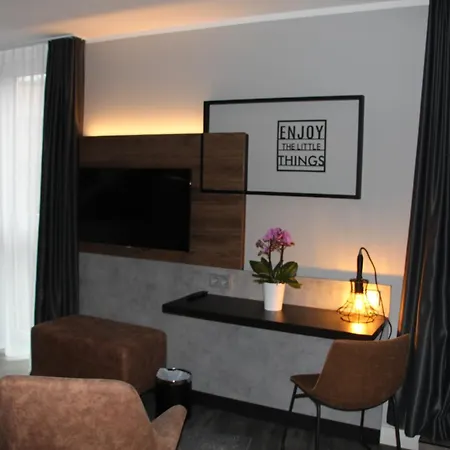 Scotty & Paul Hotel